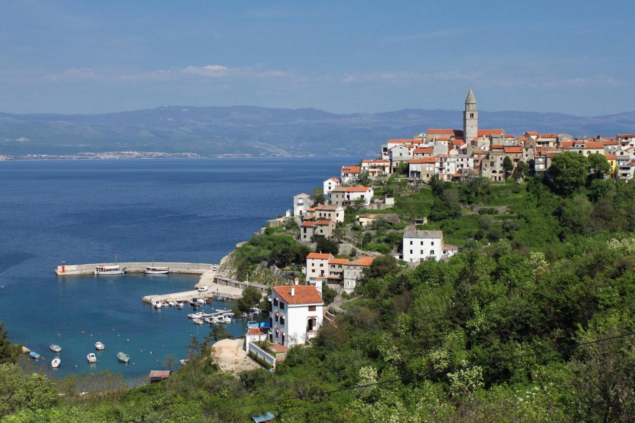 Apartment Vrbnik 5301B Kültér fotó