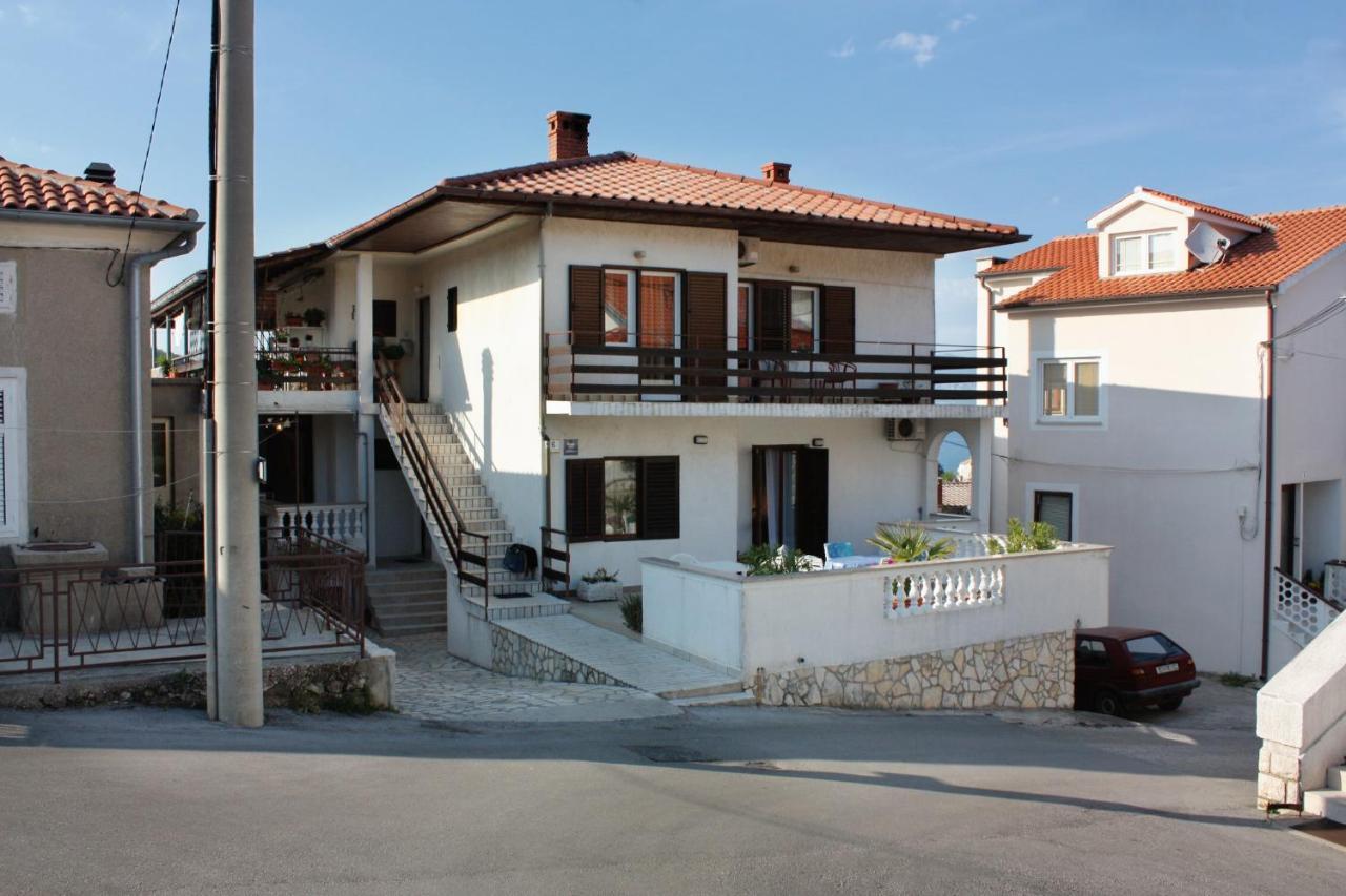 Apartment Vrbnik 5301B Kültér fotó
