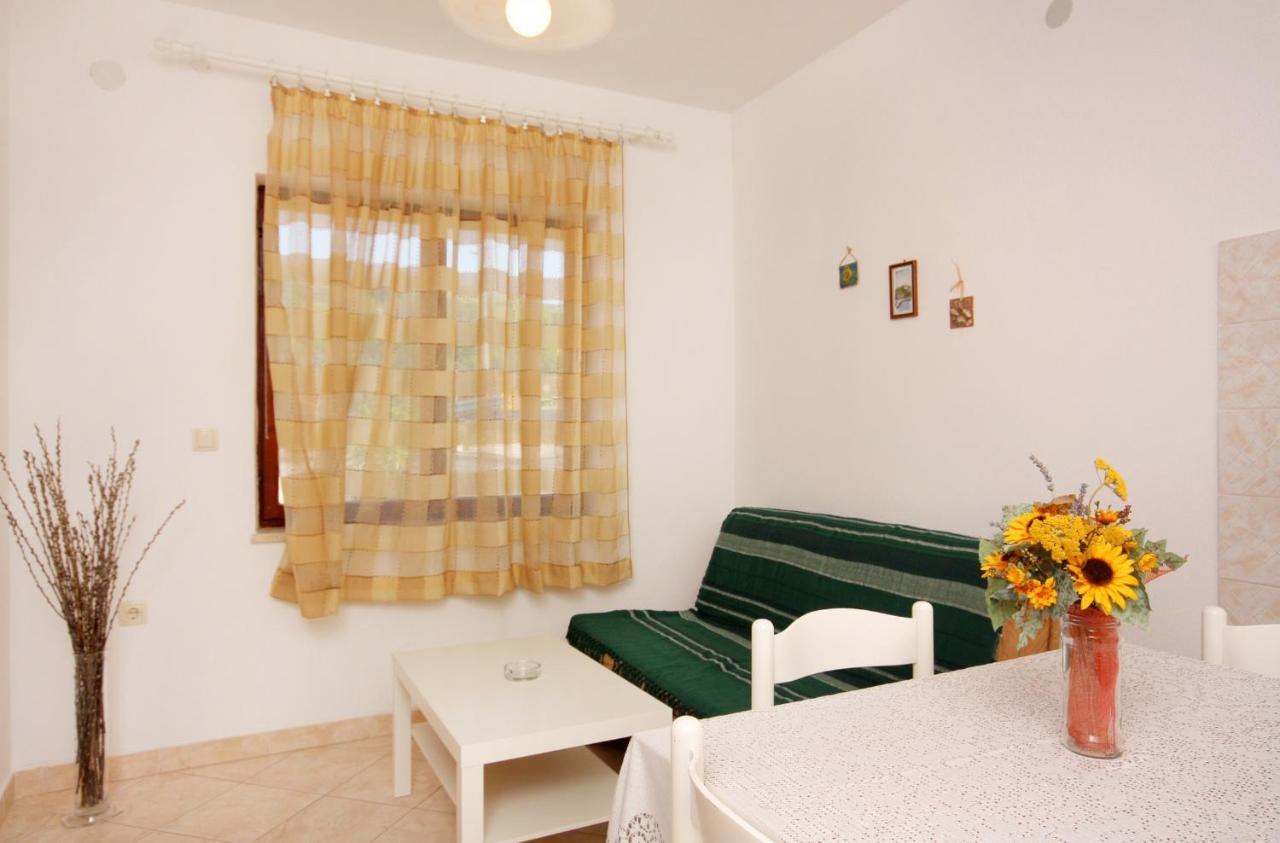 Apartment Vrbnik 5301B Kültér fotó