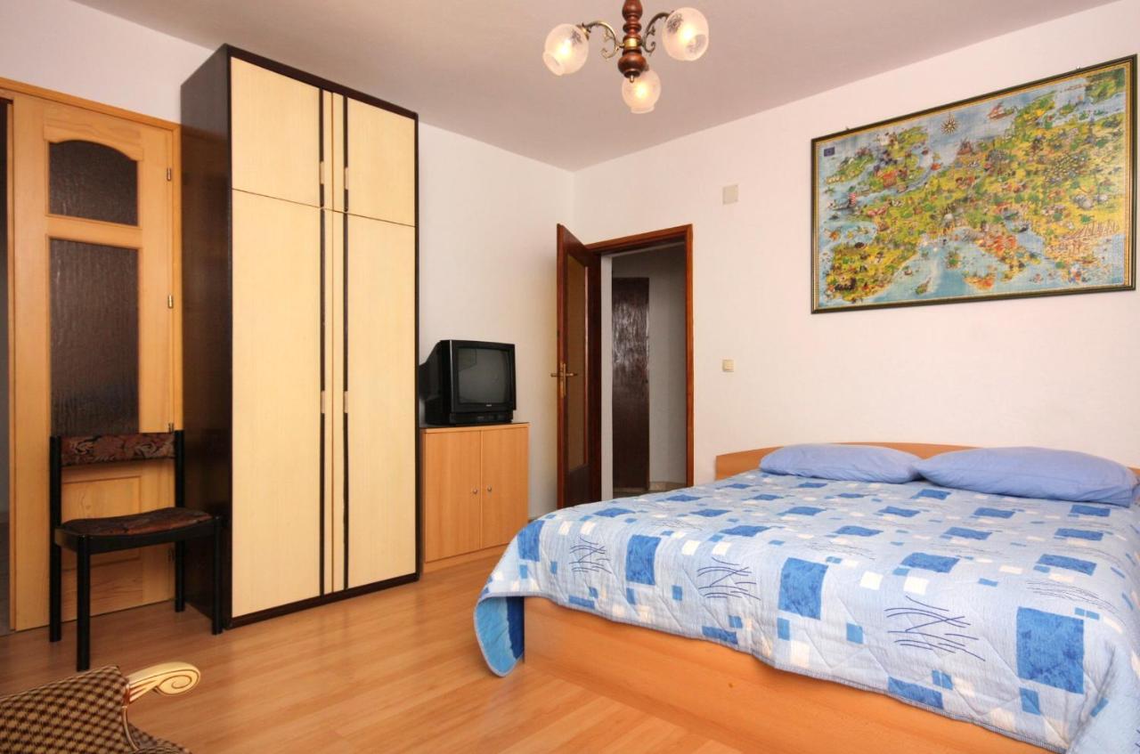 Apartment Vrbnik 5301B Kültér fotó
